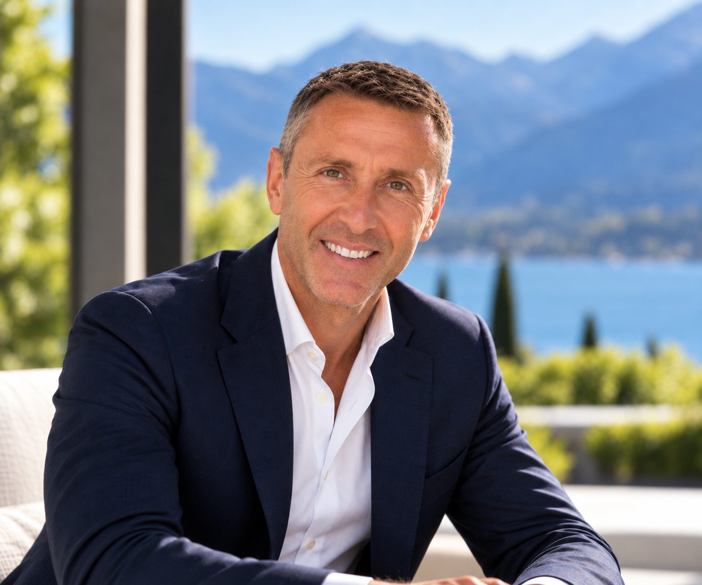 Portrait professionnel au bord du lac alpin.png
