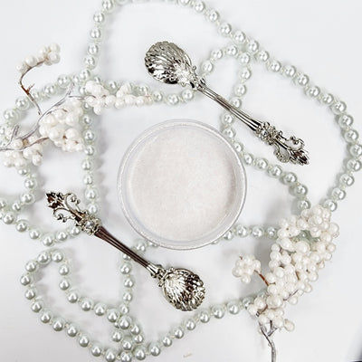 Metallics Brilliant White pigment with pearls and spoons