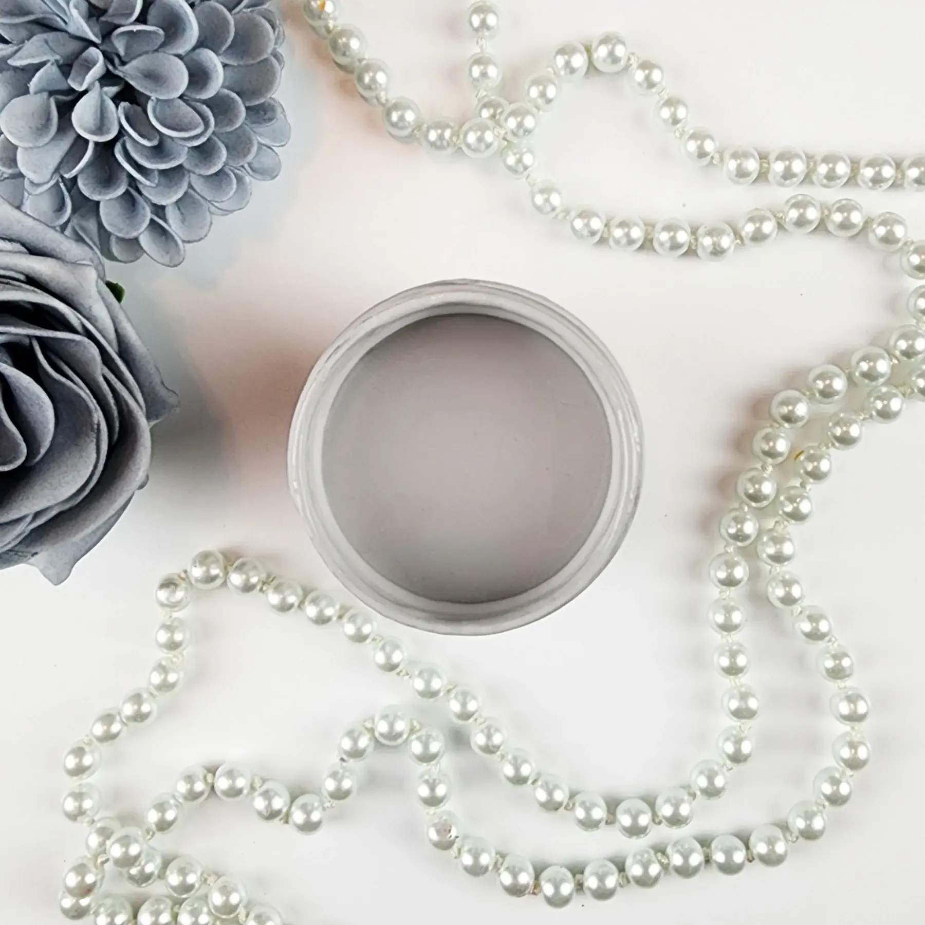 Mineral Paint British Grey container with pearls and flowers
