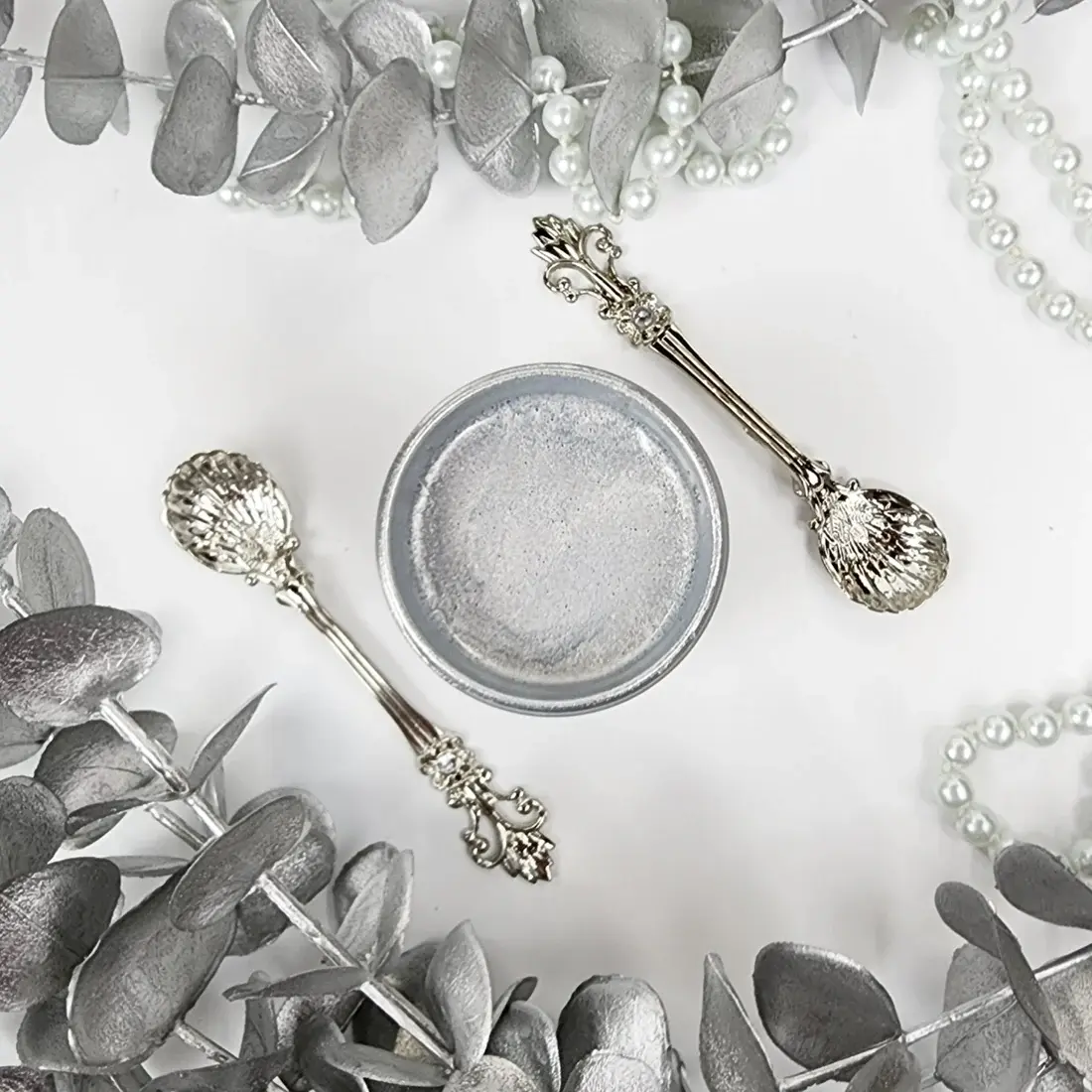 Dazzling aluminum metallic pigment with ornate silver spoons.