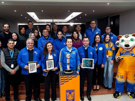 Entrega San Nicolás reconocimiento a Club Tigres Femenil por inspirar a las nicolaítas