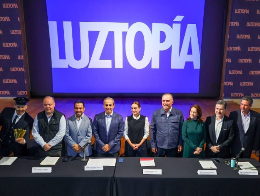 Nuevo León ilumina la temporada con Luztopia 2025 en el Parque Fundidora