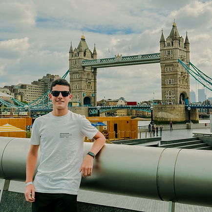 BOSS Summer School students on an excursion to London, UK and Tower Bridge