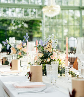 Stylish wedding table design with pastel florals, gold accents, and elegant place settings at luxury wedding