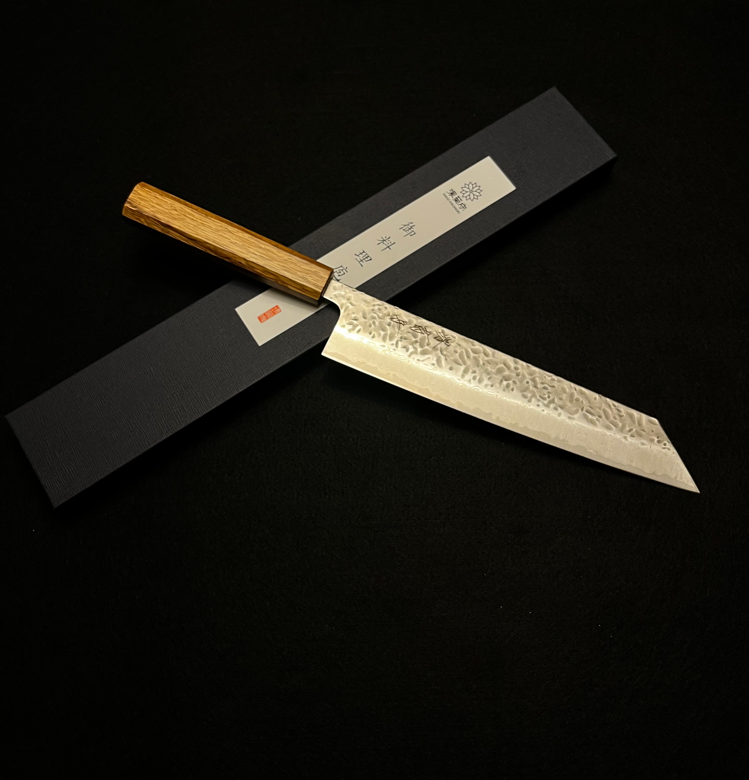 KIRITSUKE GYUTO 240 mm Natural oak -Tsuchime