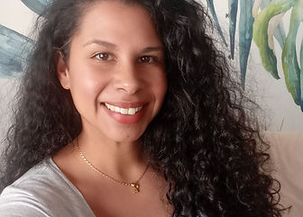 Anaïs, praticienne et créatrice de votre espace bien être soins et massages Phoenix Energie.