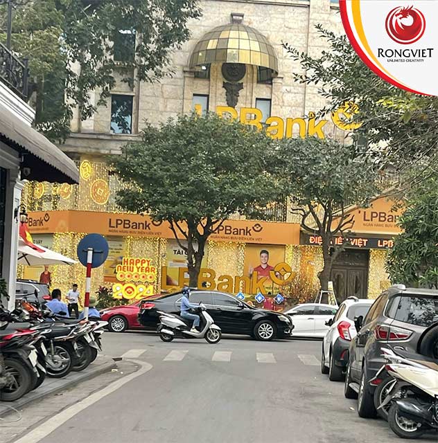 Cả tòa nhà lp được thắp sáng