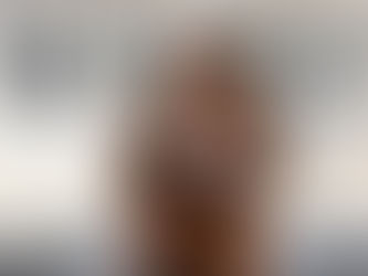 A Magia da Textura: Como Usar Couro, Cetim e Tule para o Layering de 2026