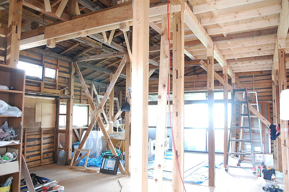 2026/07/04　　　喜多方現場、小屋裏から内部壁下地、新たに柱の入れ替えが出ました。