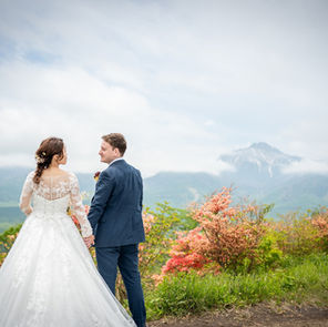 ６月初旬なら、ツツジも咲いています。