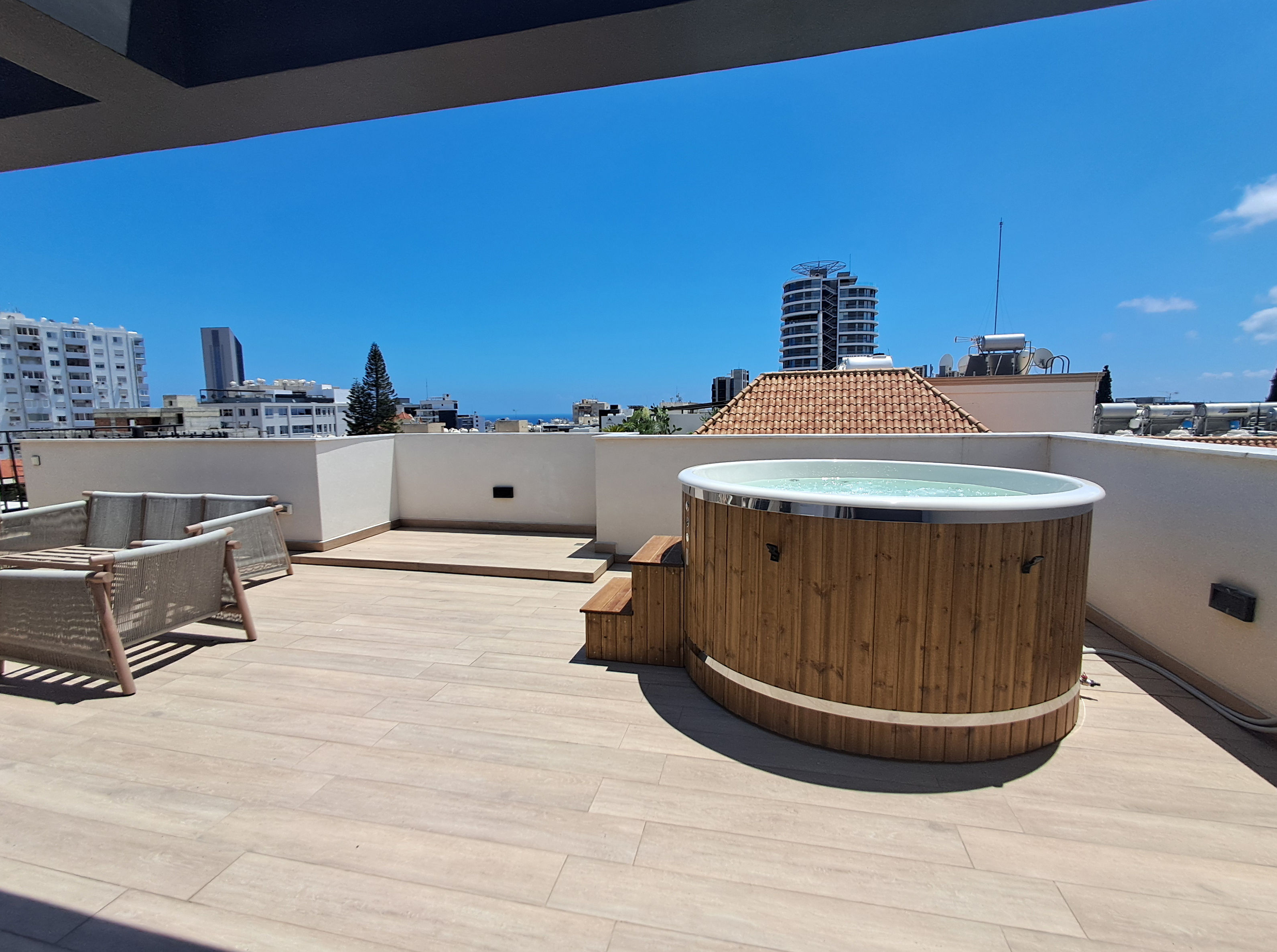 5-6 seater Hot Tub | Helsinki