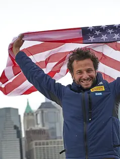 New York offers finishers sunshine but still dark clouds over the Atlantic 