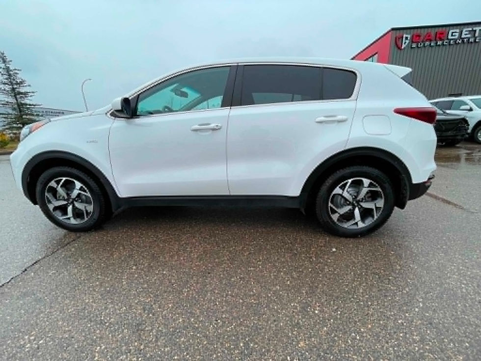 Thumbnail: 2020 Kia Sportage LX AWD 2.4L – 99,585 KM