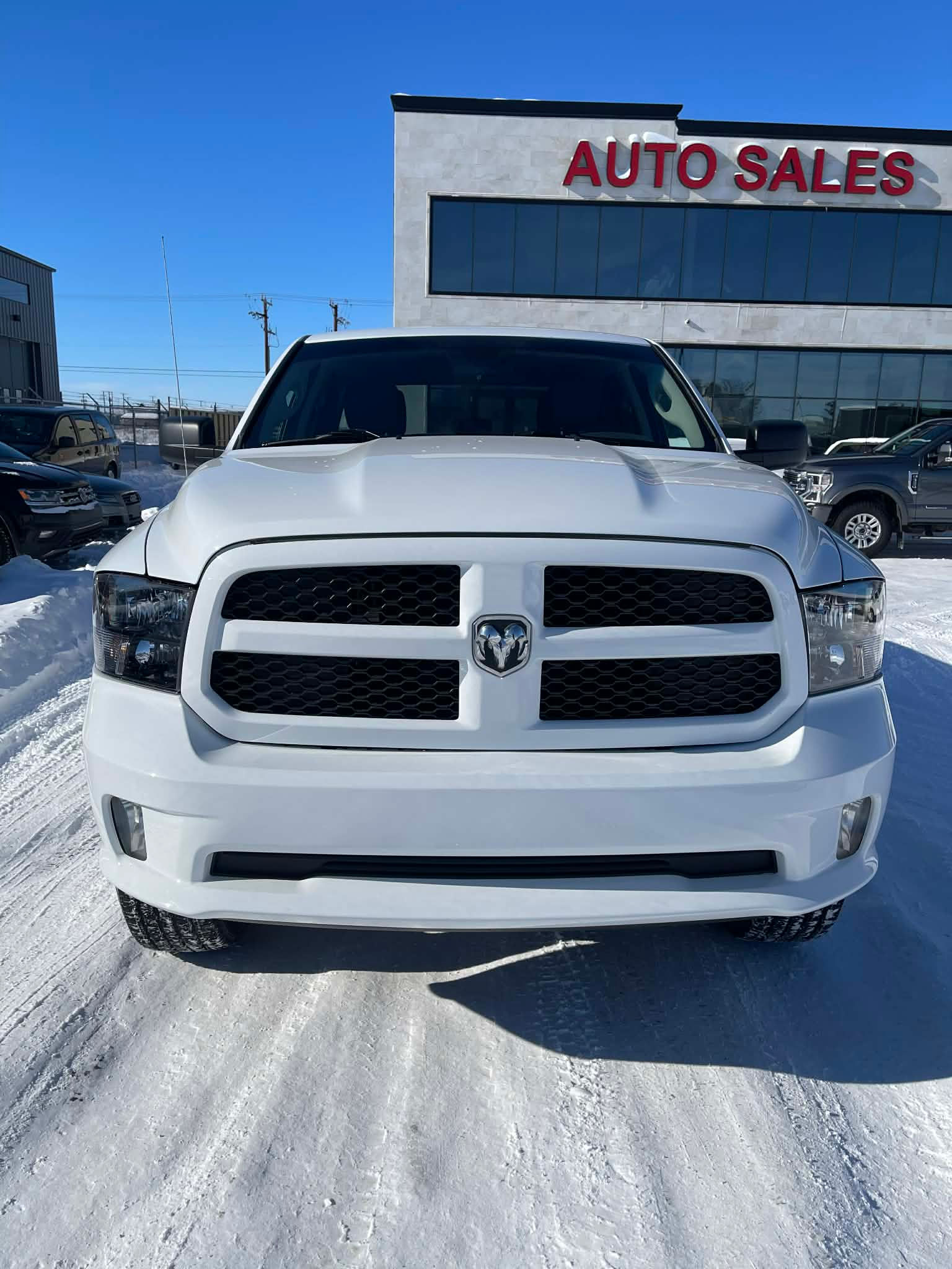 2014 Ram 1500 Classic  5.7L 4X4  – 6 Passenger