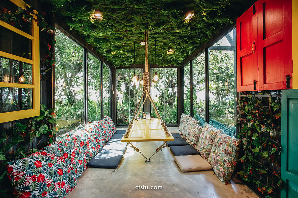 triple box cafe design