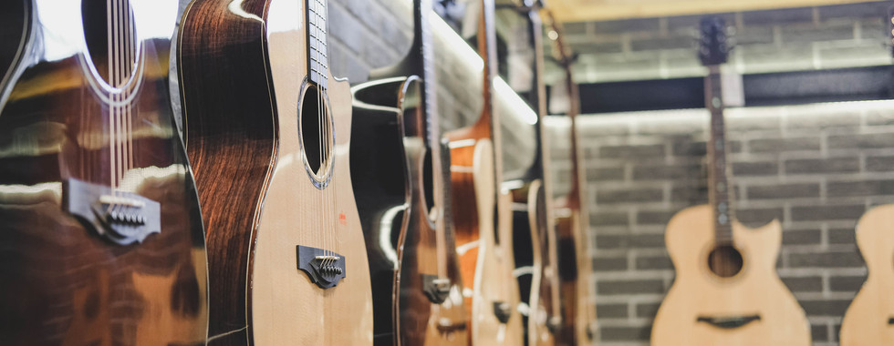 showroom design ACOUSTIC VILLA : GUITAR STORE