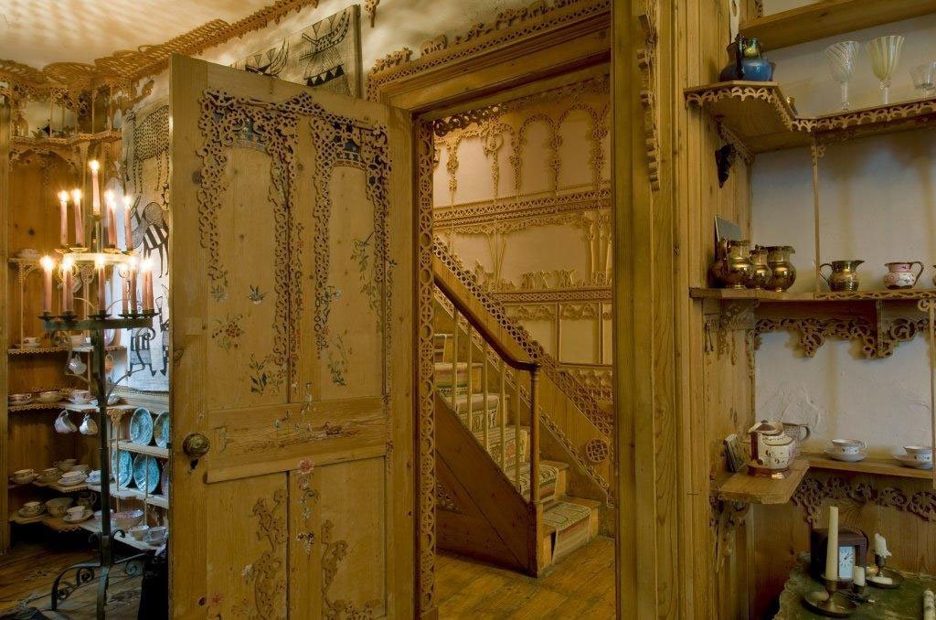 Khadambi Asalache’s house