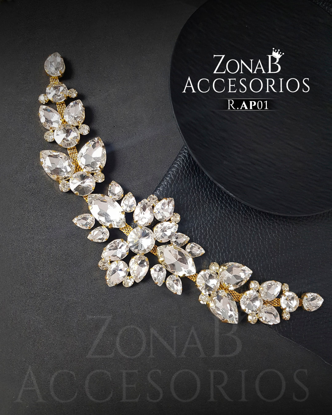 Aplique de cristal transparente con base dorado R.AP01