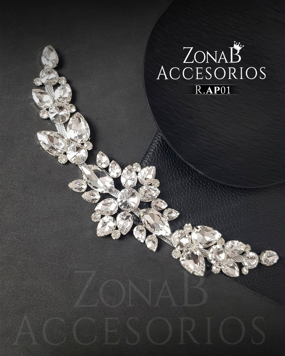 Aplique de cristal transparente con base plateado R.AP01