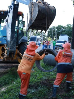 Prefeitura realiza desobstrução de drenagem no Japiim