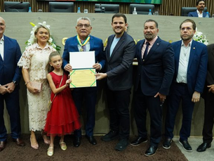Presidente da Feira da Banana recebe Medalha de Ouro Cidade de Manaus na Câmara