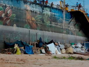 Barracos erguidos na praia da Manaus Moderna preocupam permissionários