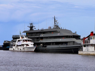 Navio de assistência hospitalar inicia jornada a caminho da calha do Rio Negro