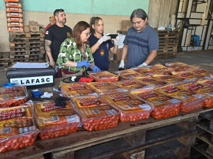 Polícia apreende, em galpão frigorífico no Mauazinho, 20 toneladas de produtos impróprios ao consumo e liberta seis venezuelanos mantidos como escravos no local