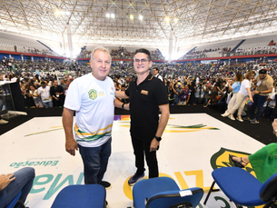 Zico prestigia lançamento da copa de futebol que leva seu nome em Manaus.