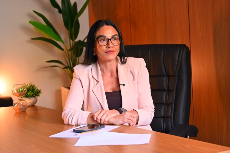Shádia rebate secretário de saúde do AM e mantém defesa de zerar fila do Sisreg