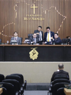 Comitê provoca reação na Aleam, que apresenta projeto para barrar reajuste automático de deputados