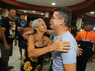 David exalta sucesso da Casa de Praia em festa do Dia das Mães