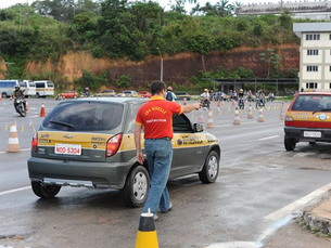 Amazonas é o terceiro Estado onde se demora mais para conseguir dinheiro para tirar a primeira CNH e projeto que retira a obrigatoriedade da auto escola vai mudar essa situação