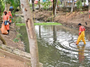 Prefeito vistoria projeto-piloto de limpeza dos igarapés implementado na zona Leste