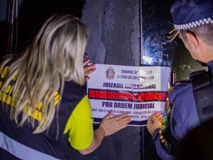 Em operação comandada pela PMAM, adega é interditada, bares fechados e comerciante é detido por vender bebida a adolescentes