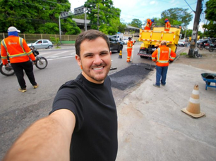 Renato Junior vai às ruas fiscalizar tapa-buracos nas principais vias da cidade