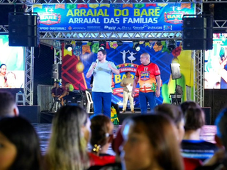 Renato Junior vai ao arraial do Baré e anuncia construção de complexo esportivo no bairro