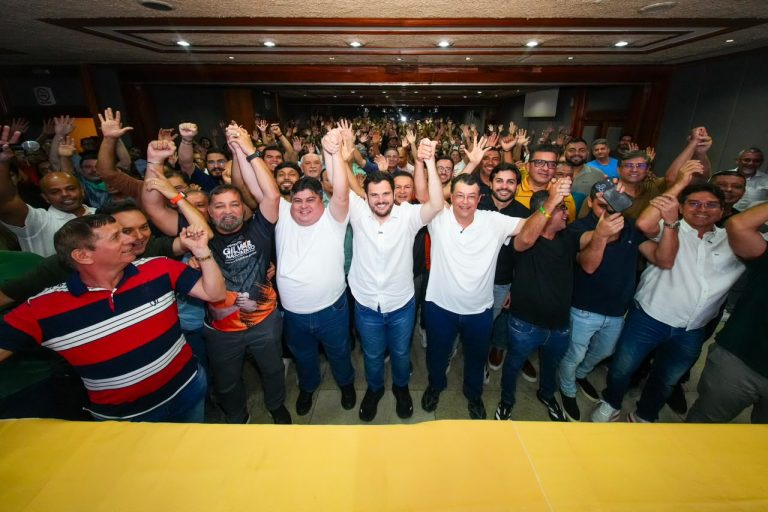 Renato Junior leva grupo de David a apoiar Eduardo Braga, olhando para 2028