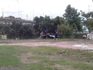 Aos poucos, invasores voltam a ocupar margem do Igarapé do 40 onde é área verde do Prosamin