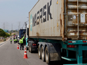 Perigo: Prefeitura flagra vários veículos pesados rodando em mau estado de conservação