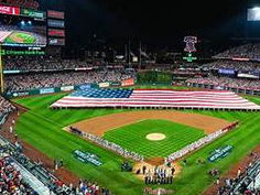 2025년 MLB 올스타전 개최지인 애틀랜타 트루이스트 파크의 외부 전경. 붉은 'Braves' 로고와 함께 철골 구조 위에 'TRUIST PARK' 간판이 설치된 구장 입구가 파란 하늘 아래 선명하게 드러나 있다. / 출처: Dreamstime (Rajesh Pandit)