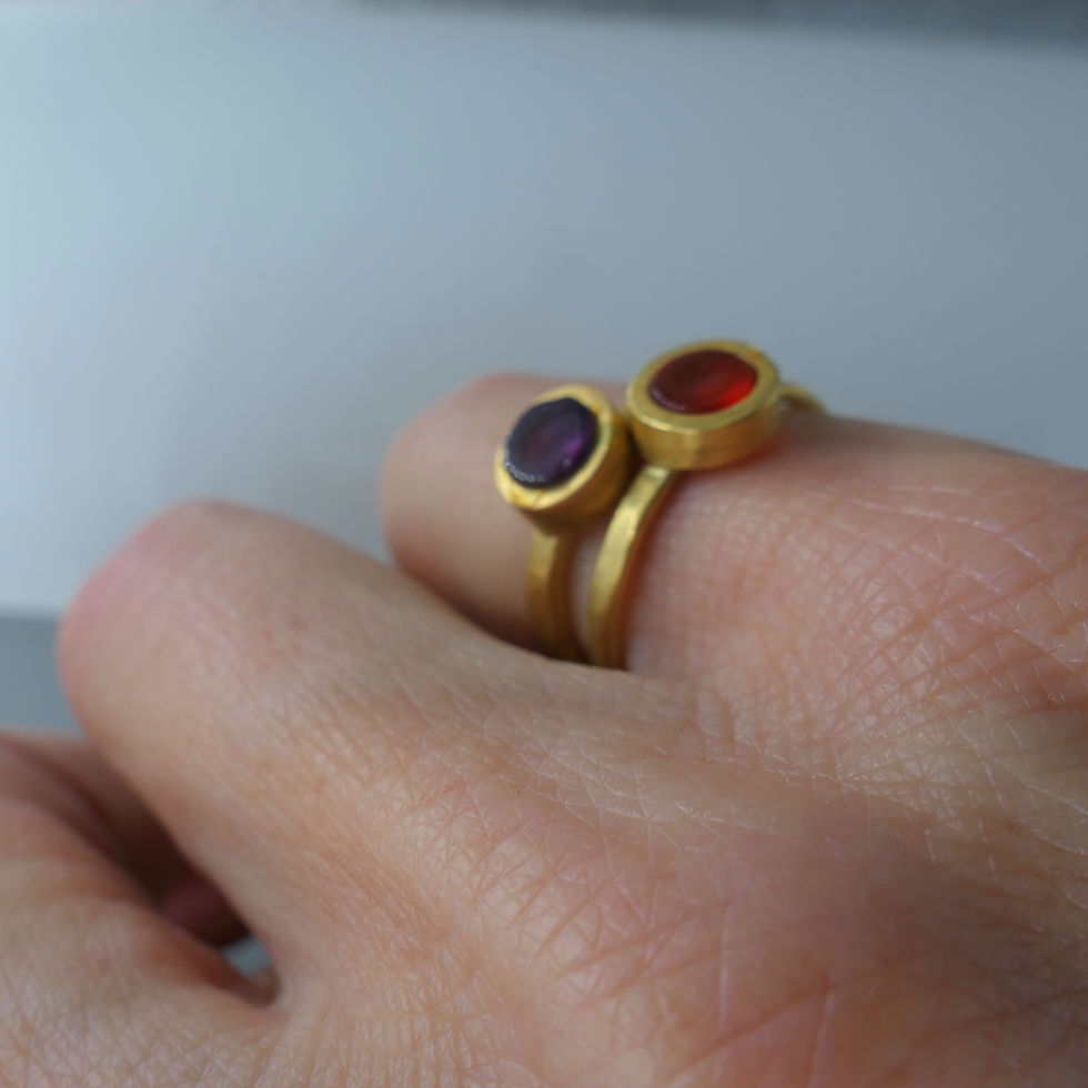 Thumbnail: טבעת גולדפילד קרניליאן על היד