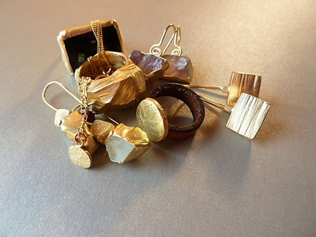 The difference between gold plated and gold filled jewels