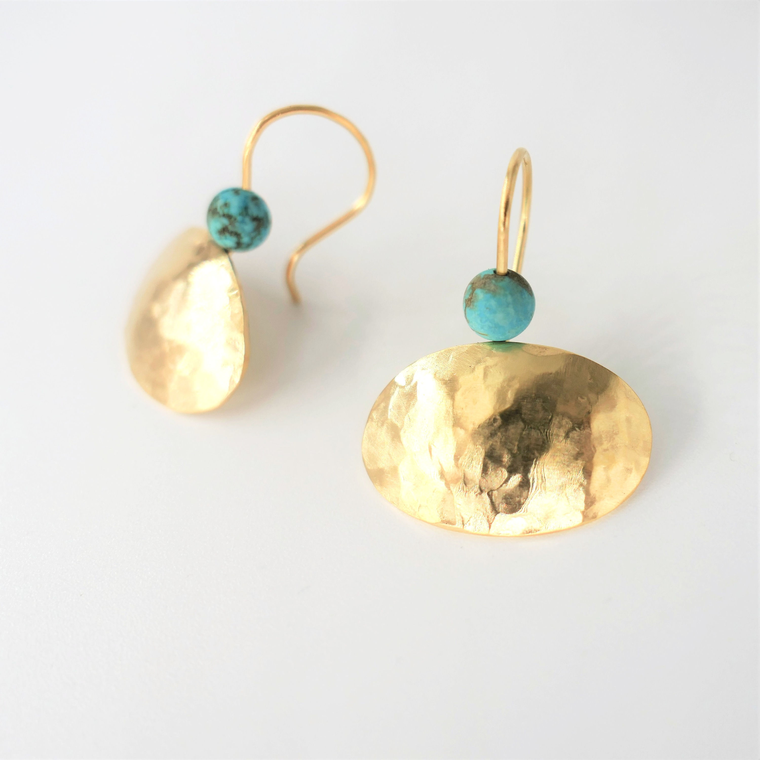 עגילים מרוקעים אליפסה טורקיז