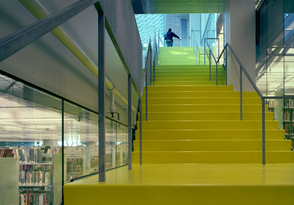 西雅圖中央圖書館 亮黃色樓梯 Photo Credit: Seattle Central Library