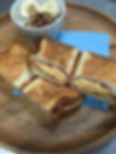 ベーコンエッグホットサンド