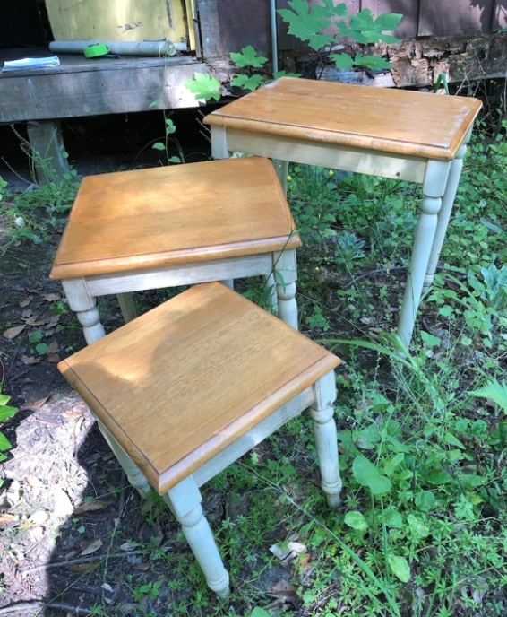 Set of 3 nesting side tables $30/set