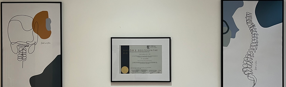 Diplôme d’ostéopathe de Farid Agmar exposé dans le cabinet à Clichy
