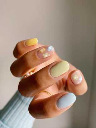 Mayıs Bitmeden Mutlaka Dene: Çiçek Desenli Nail Art