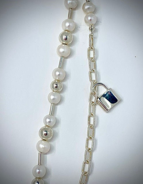 Thumbnail: The long river necklace